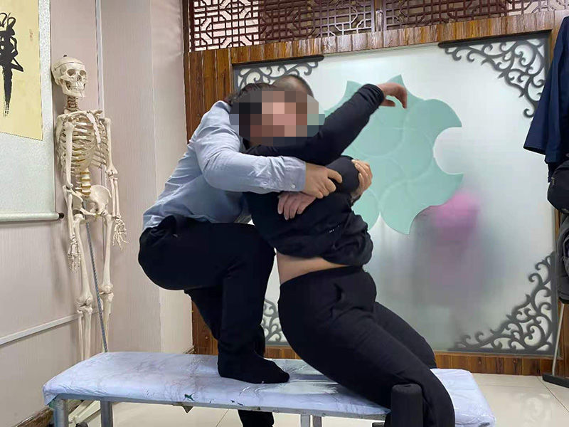 檢查脊柱是否側彎的方法