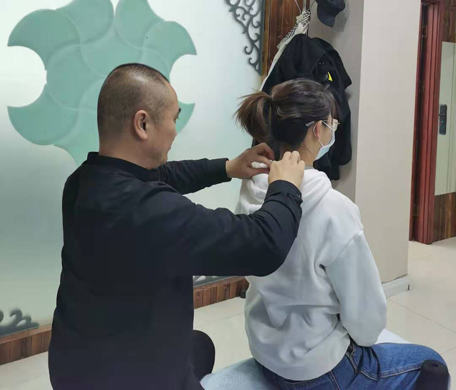正骨是指用推、拽、按、捺等手法診治骨關節錯位的方法
