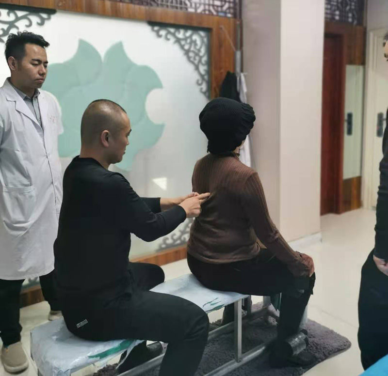 脊柱側彎這種病癥可以利用中醫正骨來診治嗎？